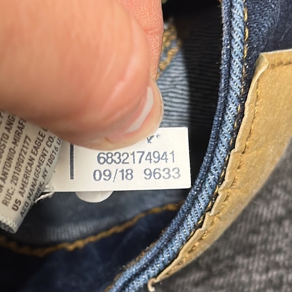 American Eagle size 4 short skinny distressed denim - Picture 8 of 8